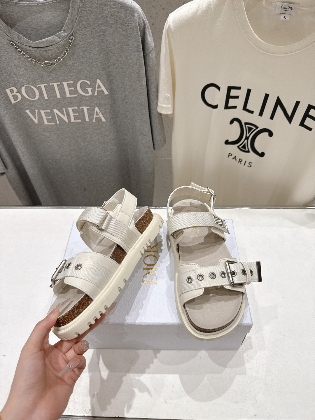 高版本出厂 【高品质】Dior*迪奥F019 D家2026ss春夏新款魔术贴沙滩拖鞋凉鞋～经典版型 搭配