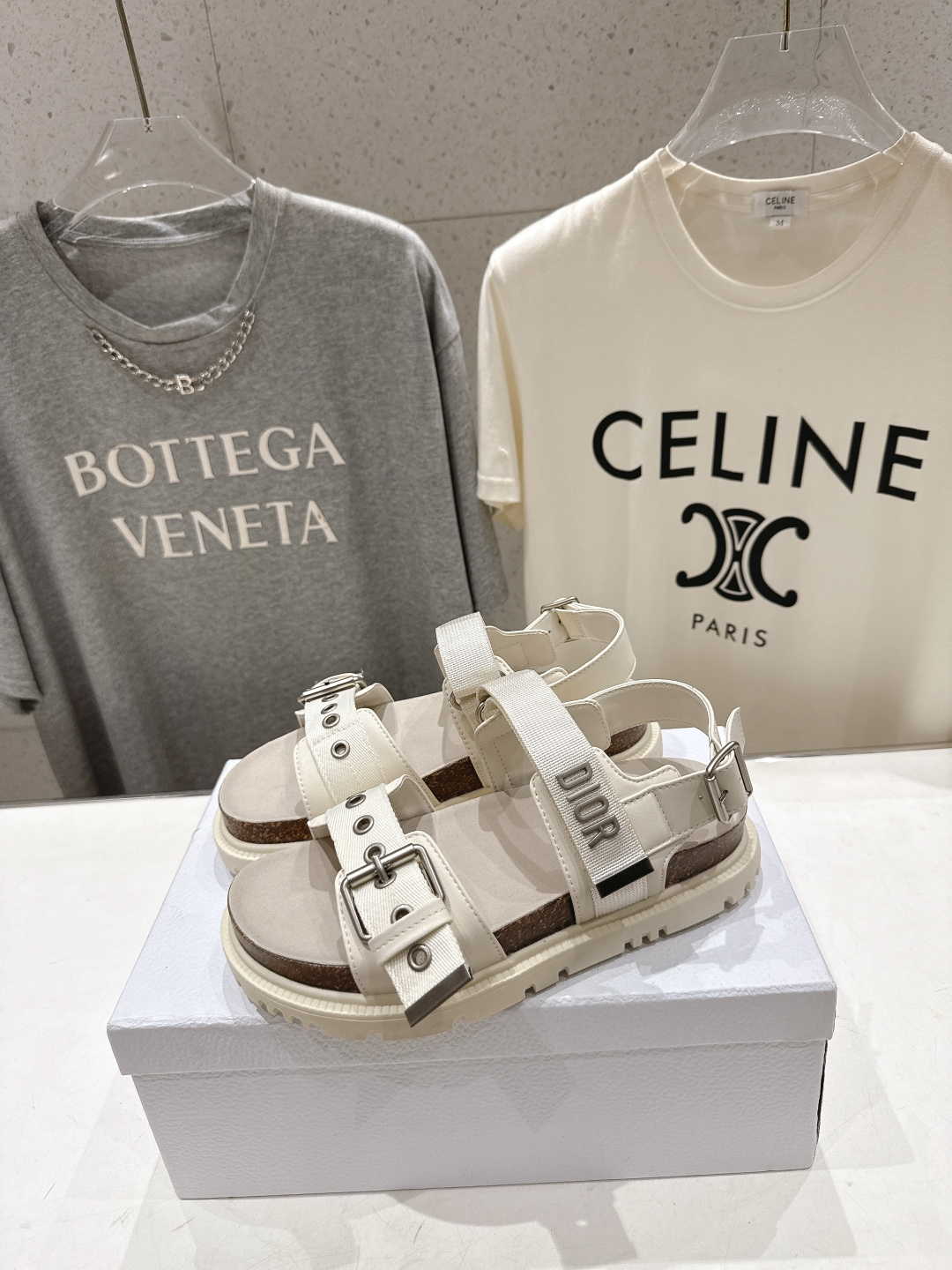 高版本出厂 【高品质】Dior*迪奥F019 D家2026ss春夏新款魔术贴沙滩拖鞋凉鞋～经典版型 搭配