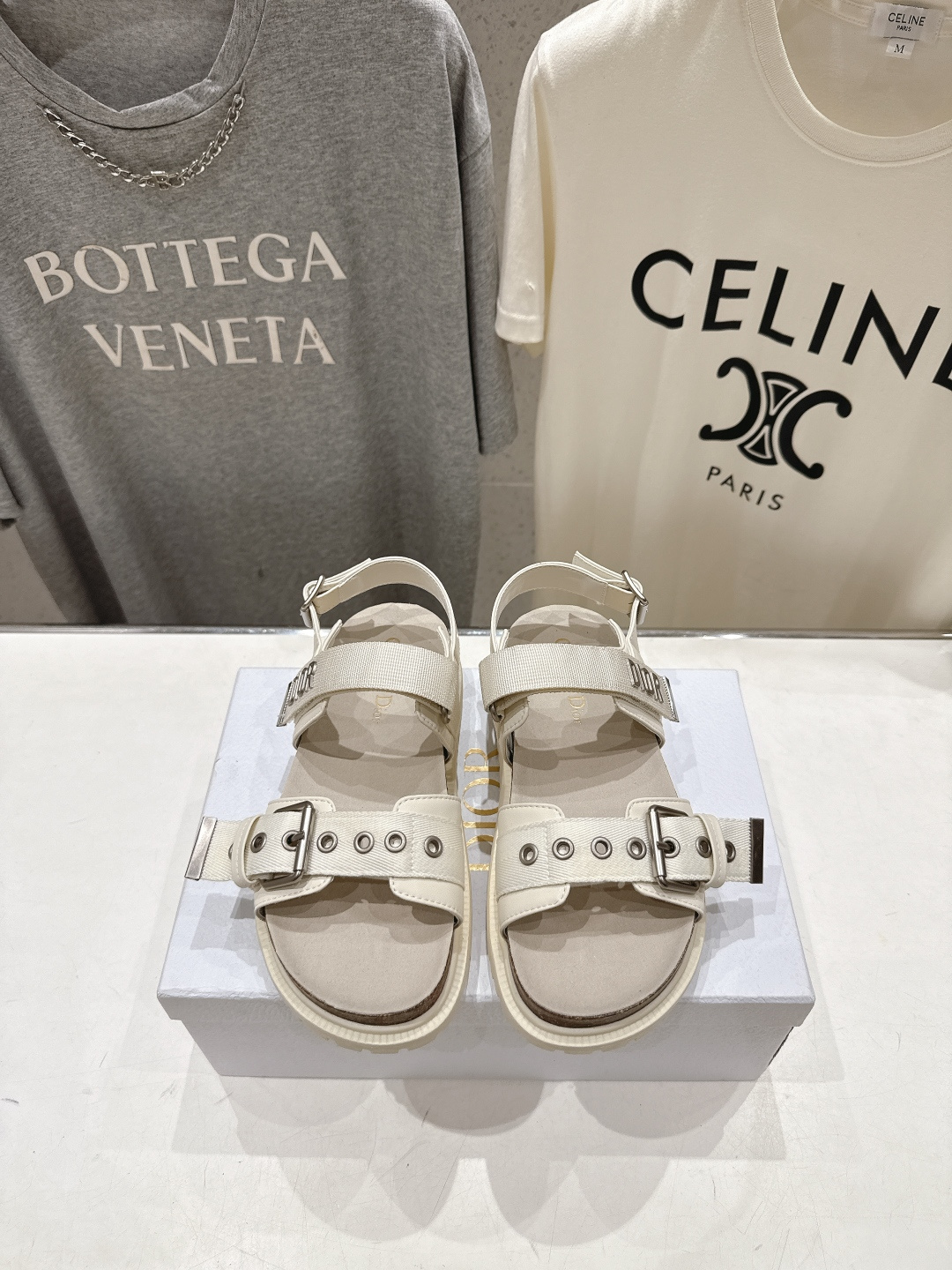 高版本出厂 【高品质】Dior*迪奥F019 D家2026ss春夏新款魔术贴沙滩拖鞋凉鞋～经典版型 搭配