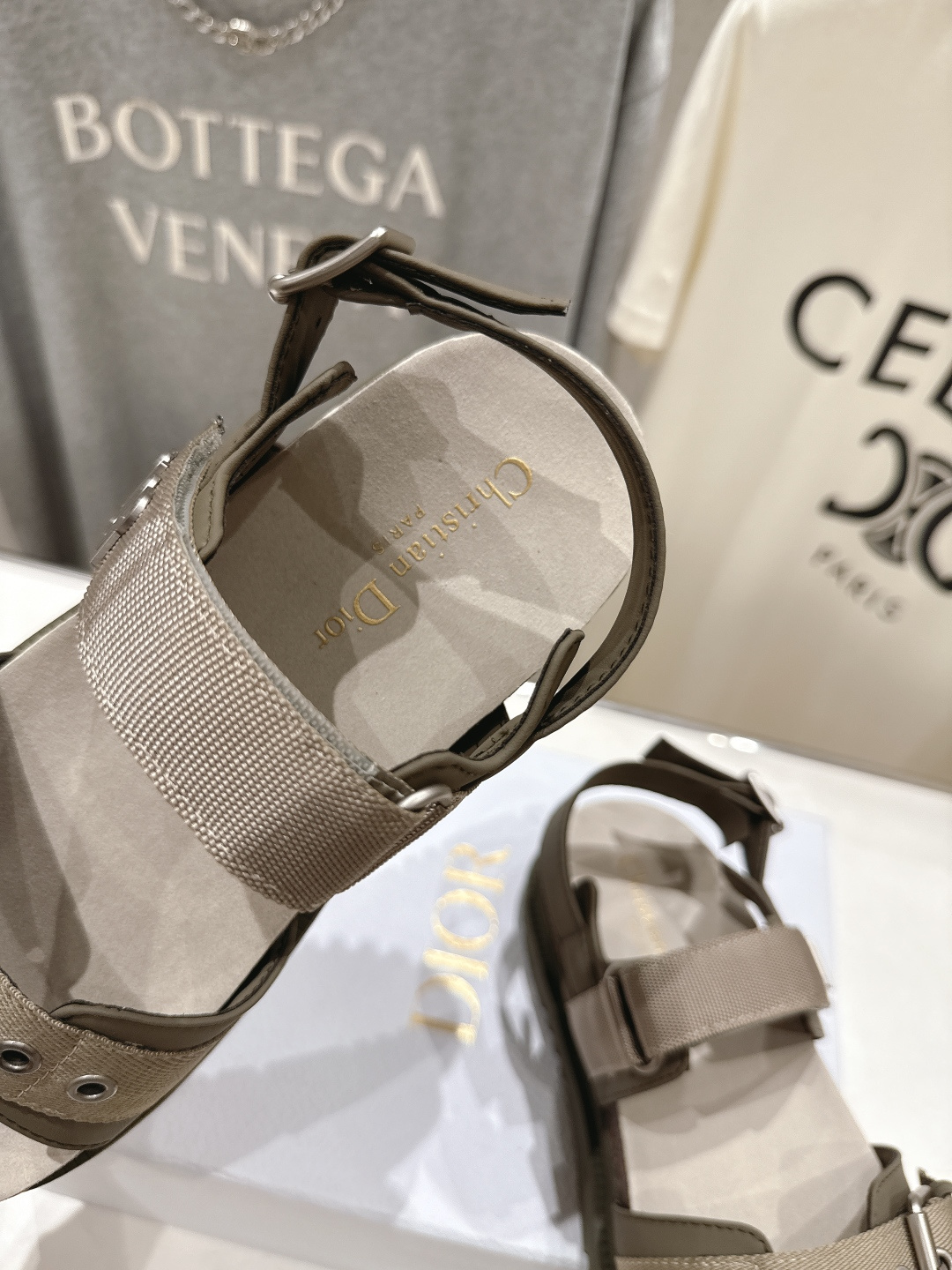 高版本出厂 【高品质】Dior*迪奥F019 D家2026ss春夏新款魔术贴沙滩拖鞋凉鞋～经典版型 搭配
