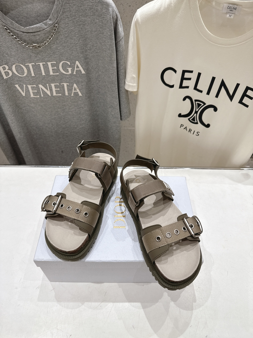 高版本出厂 【高品质】Dior*迪奥F019 D家2026ss春夏新款魔术贴沙滩拖鞋凉鞋～经典版型 搭配