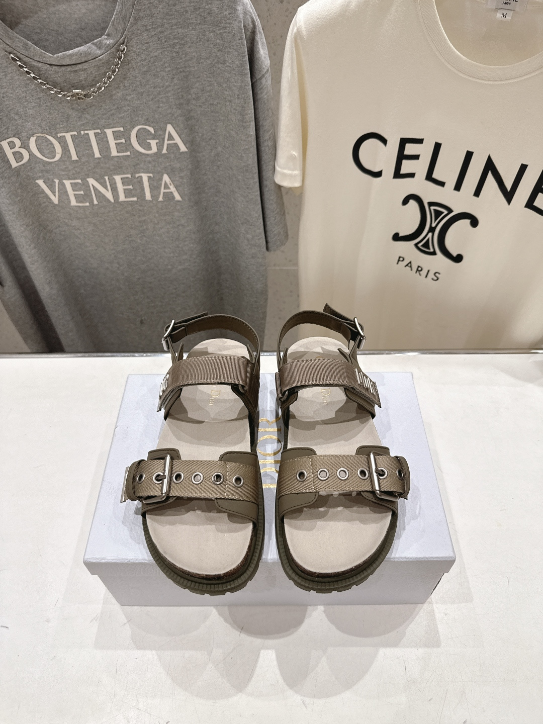 高版本出厂 【高品质】Dior*迪奥F019 D家2026ss春夏新款魔术贴沙滩拖鞋凉鞋～经典版型 搭配
