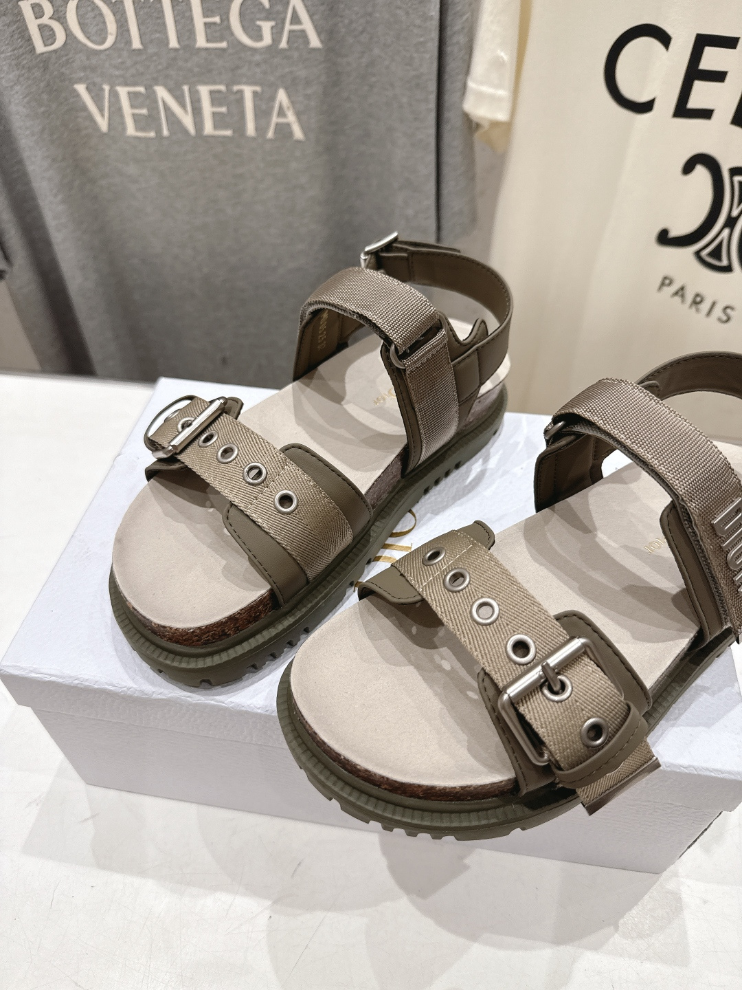 高版本出厂 【高品质】Dior*迪奥F019 D家2026ss春夏新款魔术贴沙滩拖鞋凉鞋～经典版型 搭配