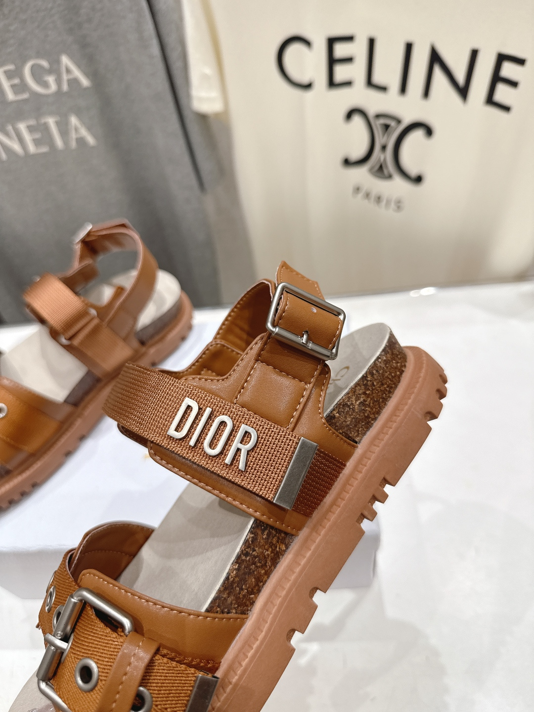 高版本出厂 【高品质】Dior*迪奥F019 D家2026ss春夏新款魔术贴沙滩拖鞋凉鞋～经典版型 搭配