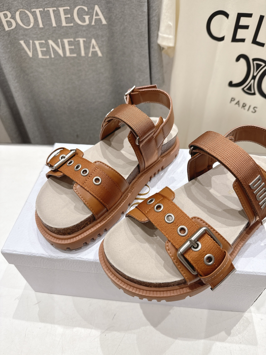 高版本出厂 【高品质】Dior*迪奥F019 D家2026ss春夏新款魔术贴沙滩拖鞋凉鞋～经典版型 搭配