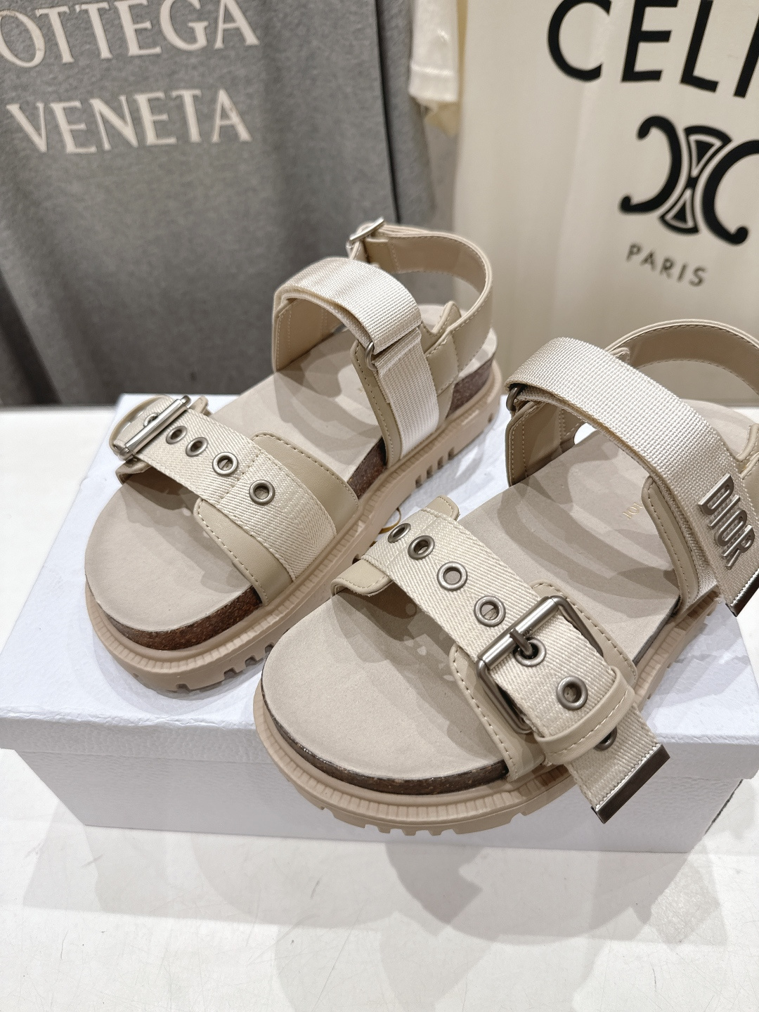 高版本出厂 【高品质】Dior*迪奥F019 D家2026ss春夏新款魔术贴沙滩拖鞋凉鞋～经典版型 搭配