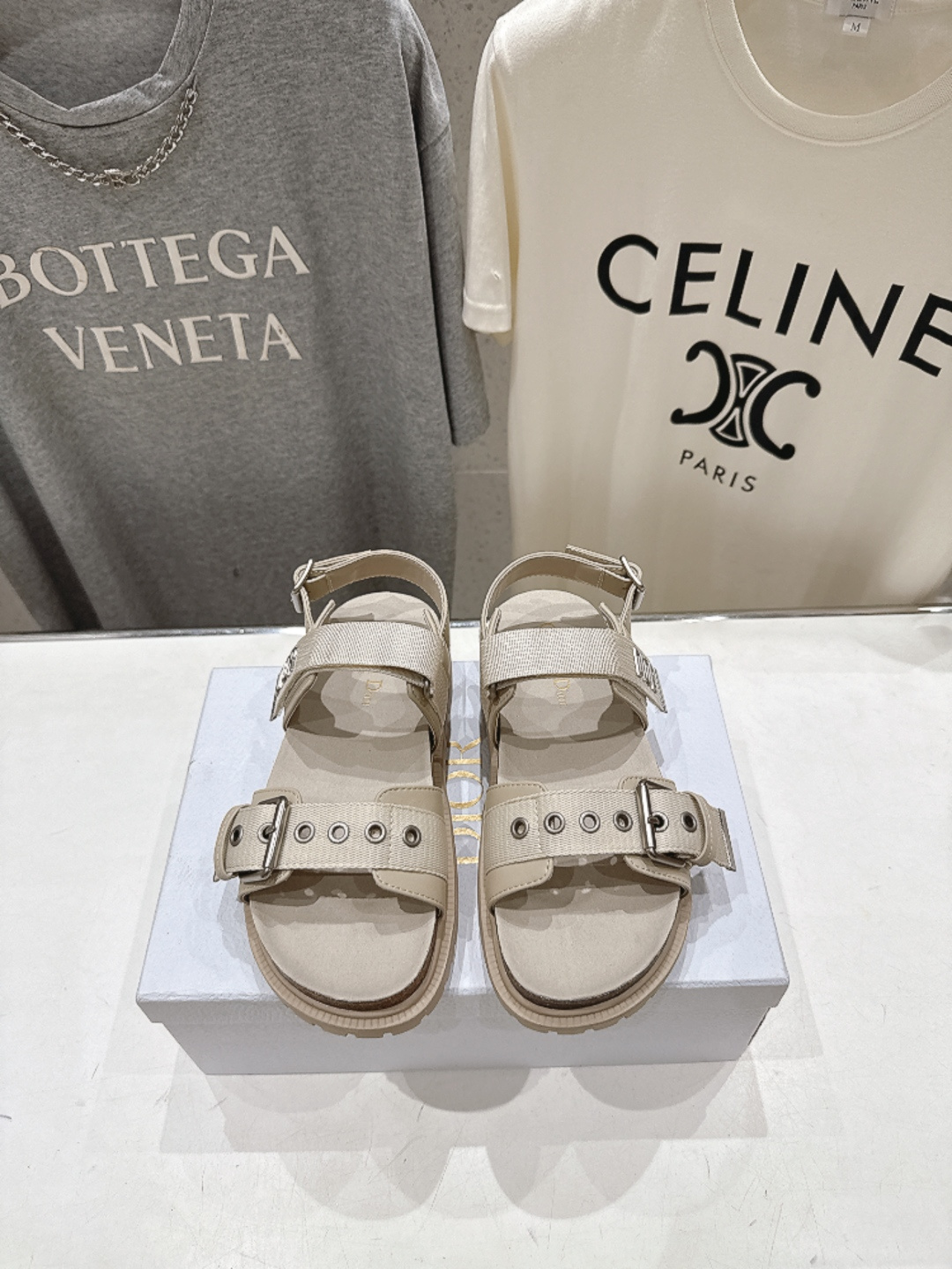 高版本出厂 【高品质】Dior*迪奥F019 D家2026ss春夏新款魔术贴沙滩拖鞋凉鞋～经典版型 搭配