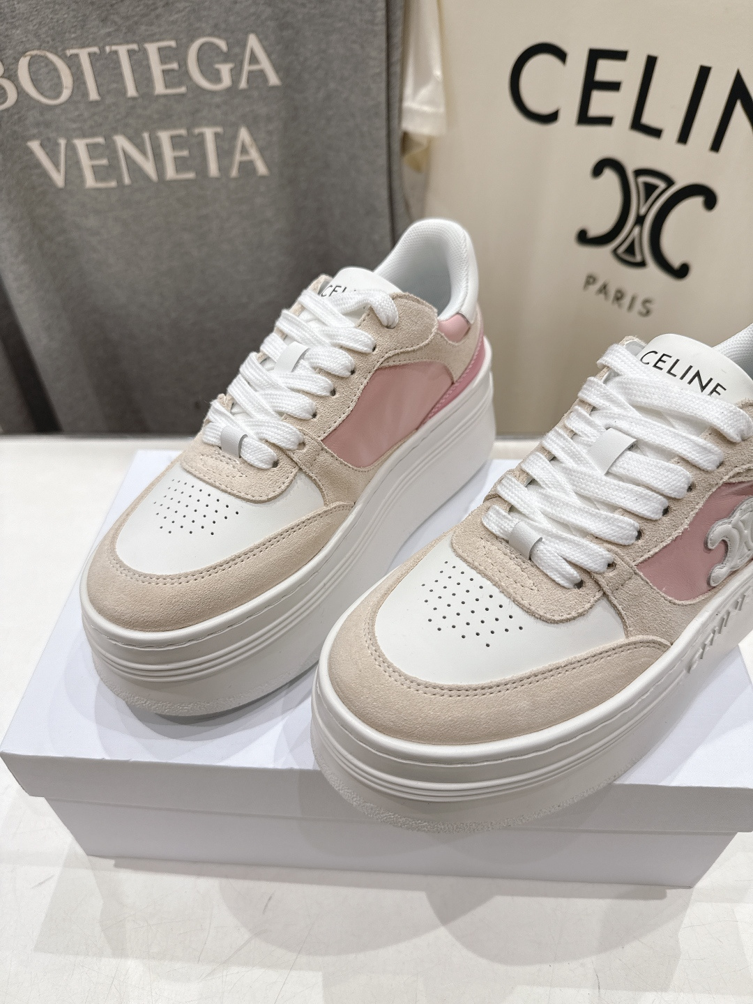高版本出厂  厚底 CELINE*思琳赛琳F037 2026ss新款徽标系带厚底休闲鞋小白鞋简单舒服，干