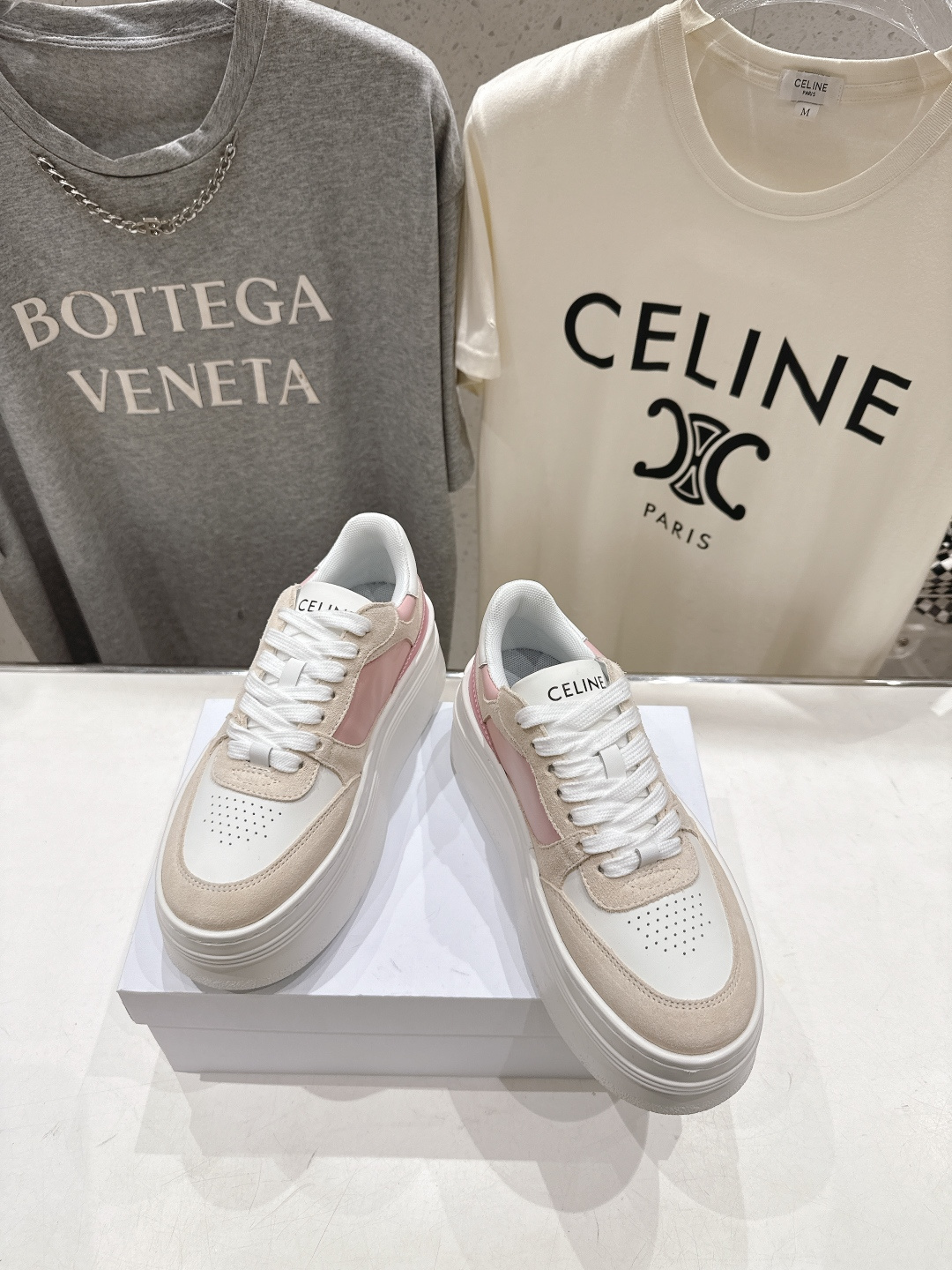 高版本出厂  厚底 CELINE*思琳赛琳F037 2026ss新款徽标系带厚底休闲鞋小白鞋简单舒服，干