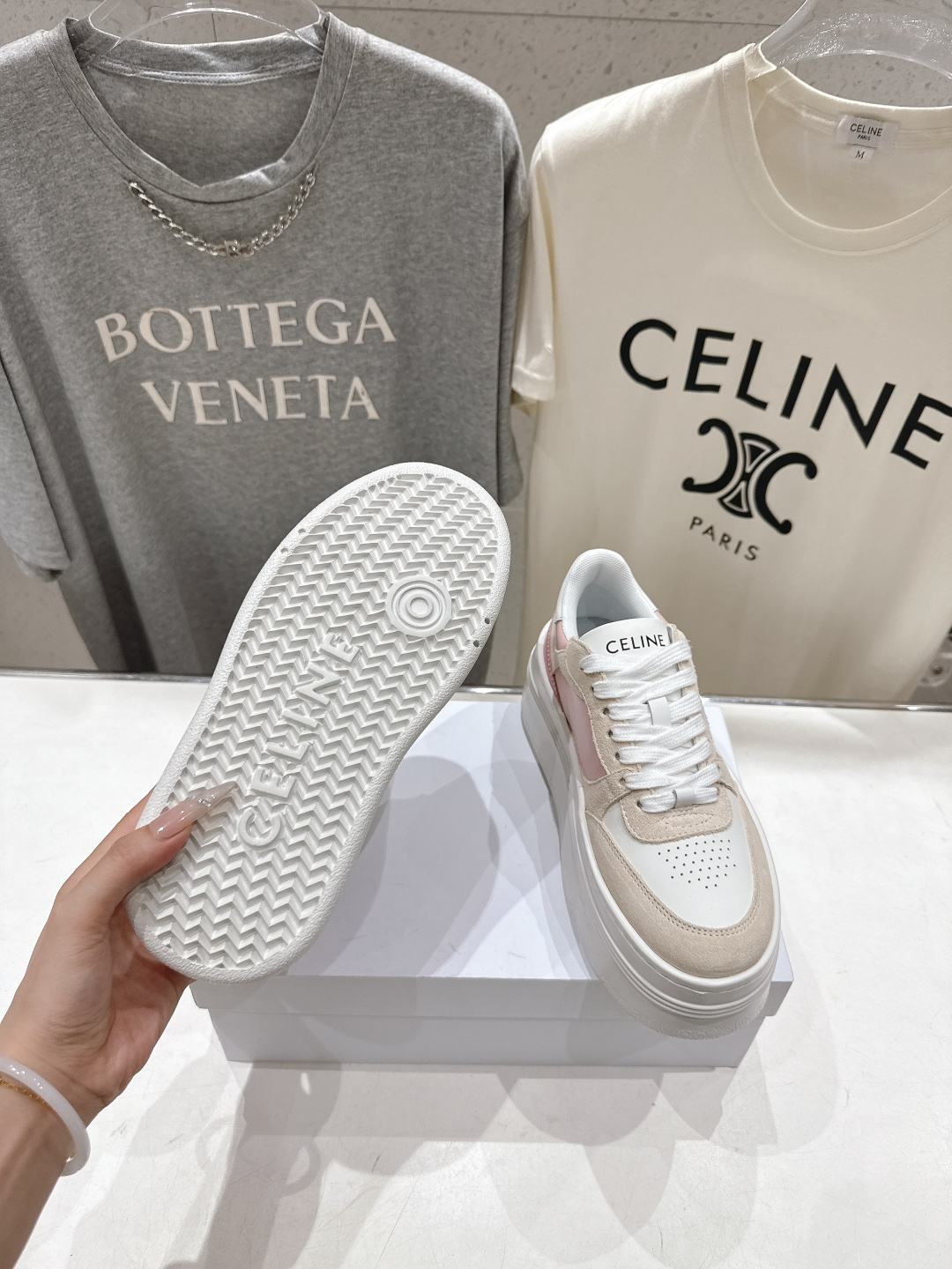 高版本出厂  厚底 CELINE*思琳赛琳F037 2026ss新款徽标系带厚底休闲鞋小白鞋简单舒服，干