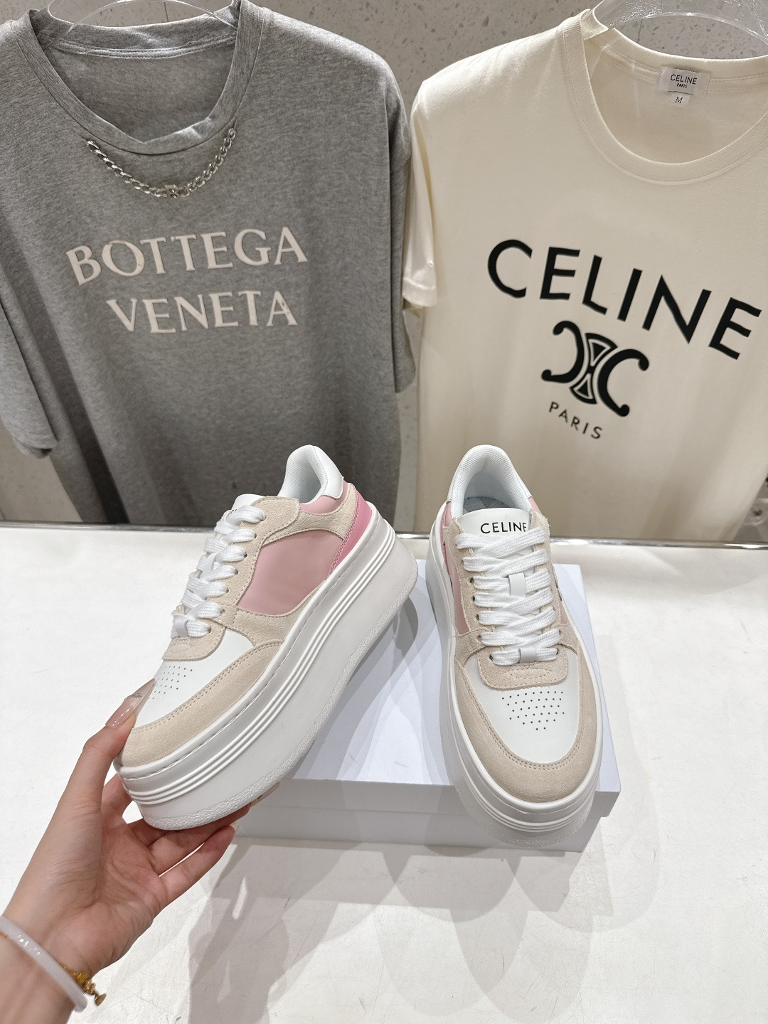 高版本出厂  厚底 CELINE*思琳赛琳F037 2026ss新款徽标系带厚底休闲鞋小白鞋简单舒服，干