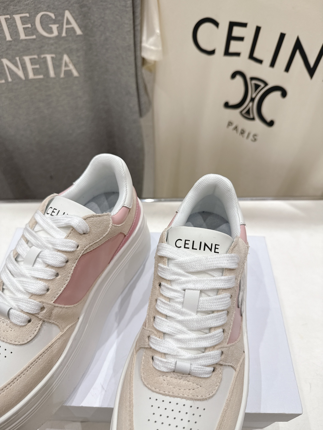 高版本出厂  厚底 CELINE*思琳赛琳F037 2026ss新款徽标系带厚底休闲鞋小白鞋简单舒服，干