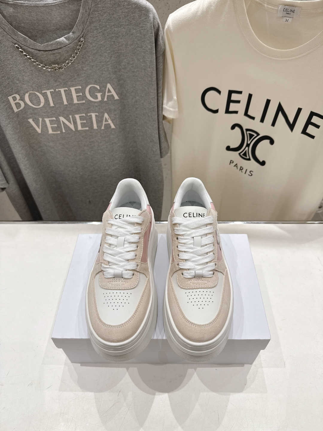 高版本出厂  厚底 CELINE*思琳赛琳F037 2026ss新款徽标系带厚底休闲鞋小白鞋简单舒服，干