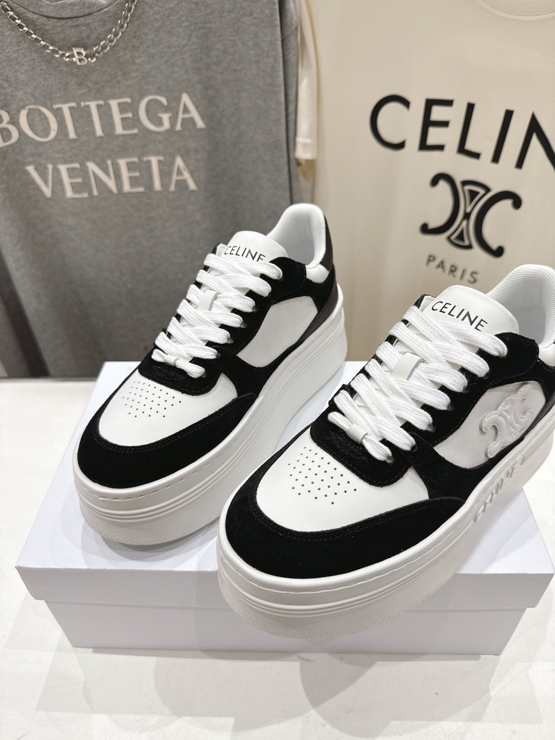高版本出厂  厚底 CELINE*思琳赛琳F037 2026ss新款徽标系带厚底休闲鞋小白鞋简单舒服，干