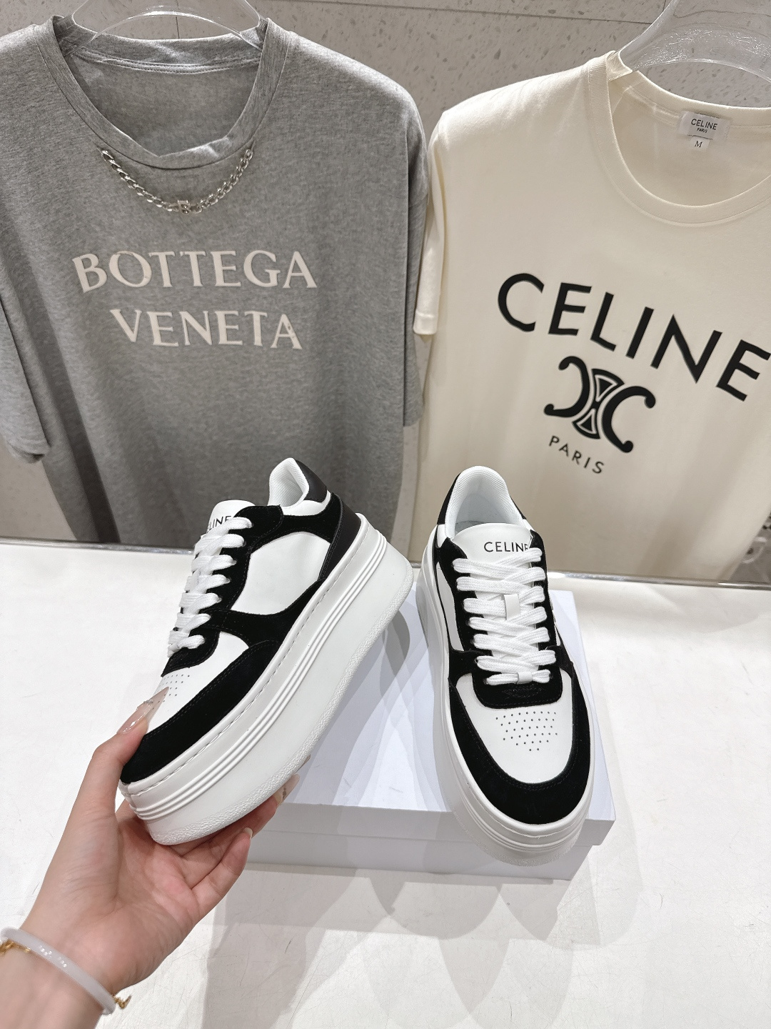 高版本出厂  厚底 CELINE*思琳赛琳F037 2026ss新款徽标系带厚底休闲鞋小白鞋简单舒服，干