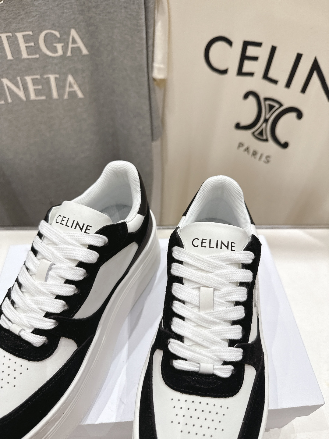 高版本出厂  厚底 CELINE*思琳赛琳F037 2026ss新款徽标系带厚底休闲鞋小白鞋简单舒服，干