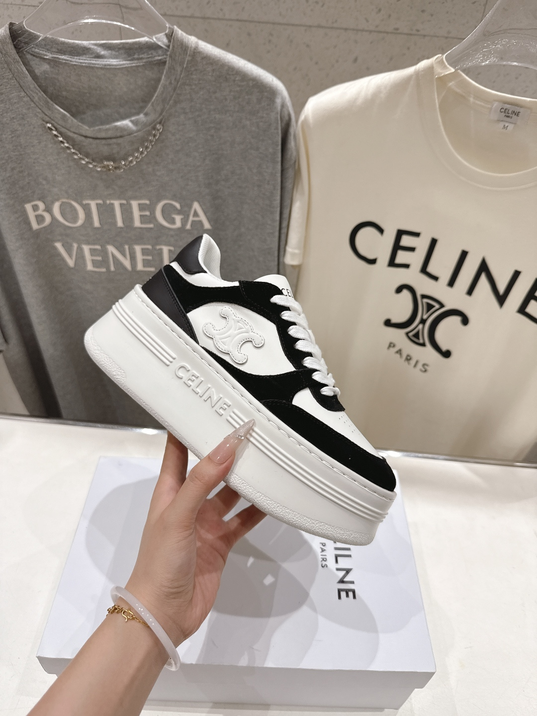 高版本出厂  厚底 CELINE*思琳赛琳F037 2026ss新款徽标系带厚底休闲鞋小白鞋简单舒服，干