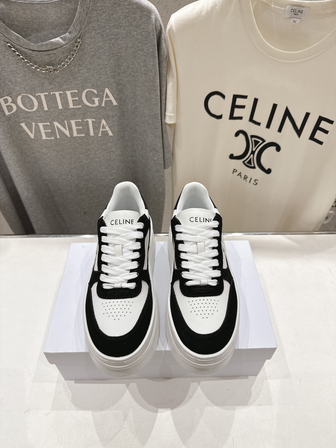 高版本出厂  厚底 CELINE*思琳赛琳F037 2026ss新款徽标系带厚底休闲鞋小白鞋简单舒服，干