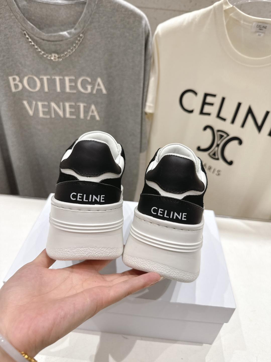 高版本出厂  厚底 CELINE*思琳赛琳F037 2026ss新款徽标系带厚底休闲鞋小白鞋简单舒服，干