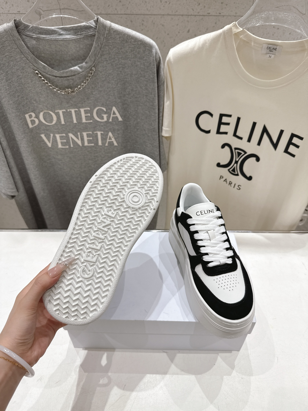 高版本出厂  厚底 CELINE*思琳赛琳F037 2026ss新款徽标系带厚底休闲鞋小白鞋简单舒服，干