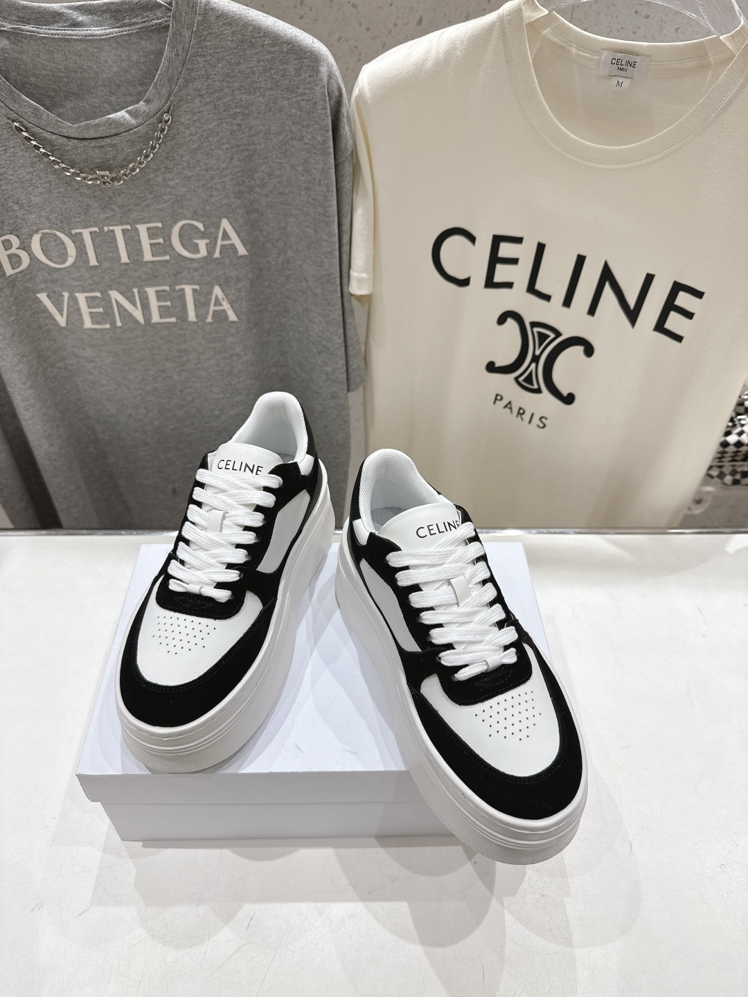 高版本出厂  厚底 CELINE*思琳赛琳F037 2026ss新款徽标系带厚底休闲鞋小白鞋简单舒服，干