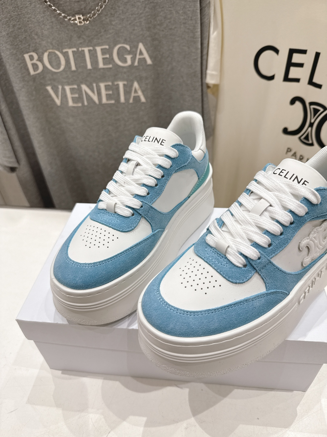 高版本出厂  厚底 CELINE*思琳赛琳F037 2026ss新款徽标系带厚底休闲鞋小白鞋简单舒服，干