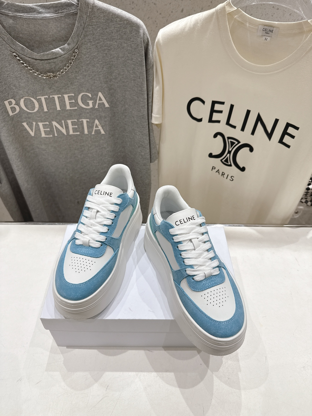 高版本出厂  厚底 CELINE*思琳赛琳F037 2026ss新款徽标系带厚底休闲鞋小白鞋简单舒服，干