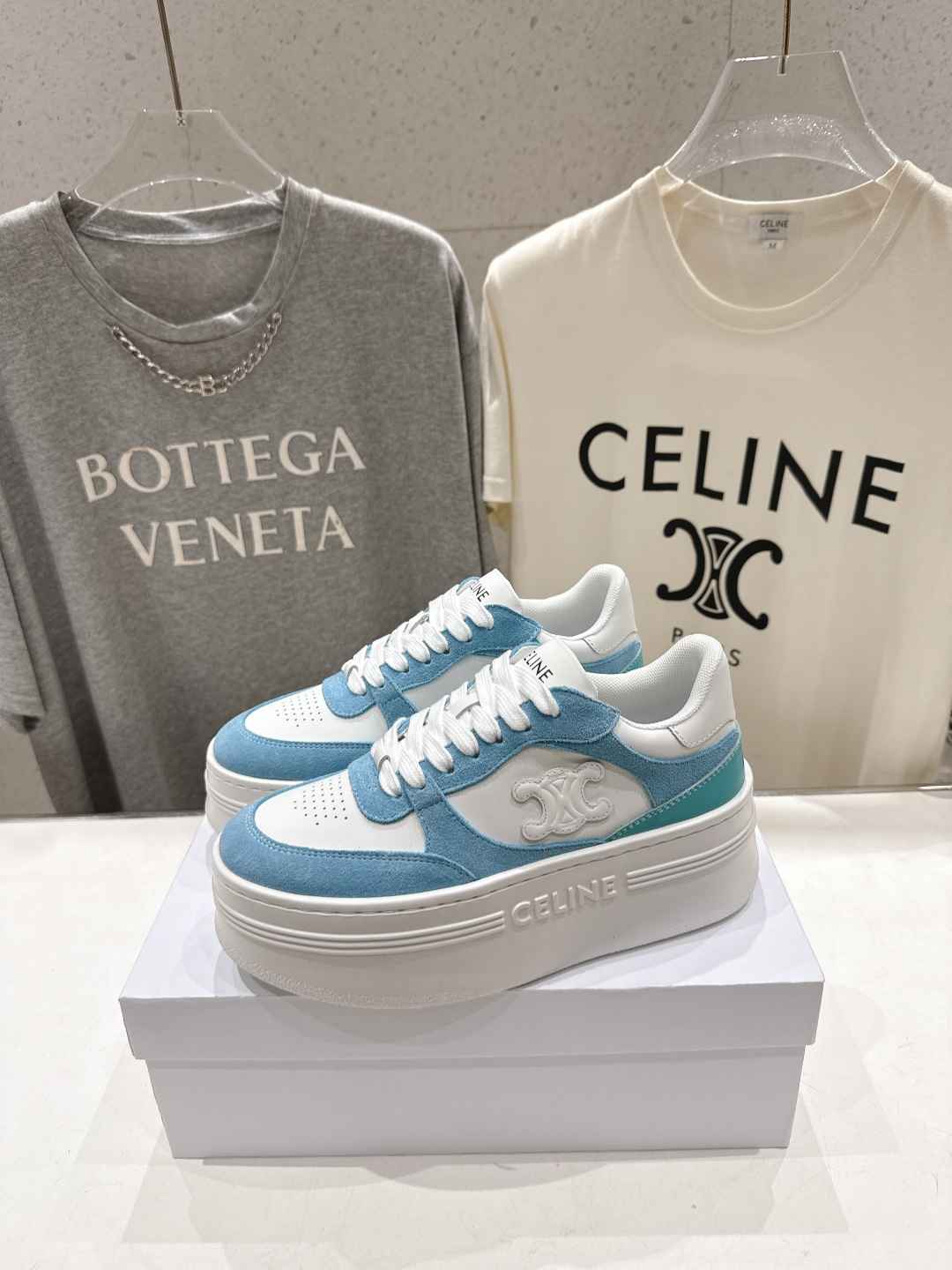 高版本出厂  厚底 CELINE*思琳赛琳F037 2026ss新款徽标系带厚底休闲鞋小白鞋简单舒服，干