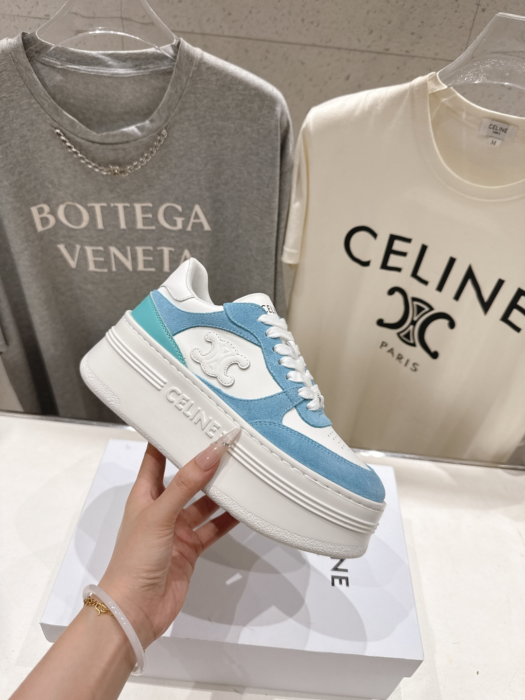 高版本出厂  厚底 CELINE*思琳赛琳F037 2026ss新款徽标系带厚底休闲鞋小白鞋简单舒服，干