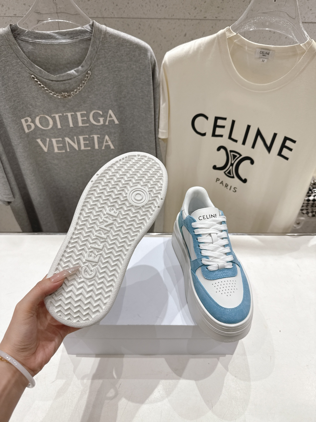 高版本出厂  厚底 CELINE*思琳赛琳F037 2026ss新款徽标系带厚底休闲鞋小白鞋简单舒服，干