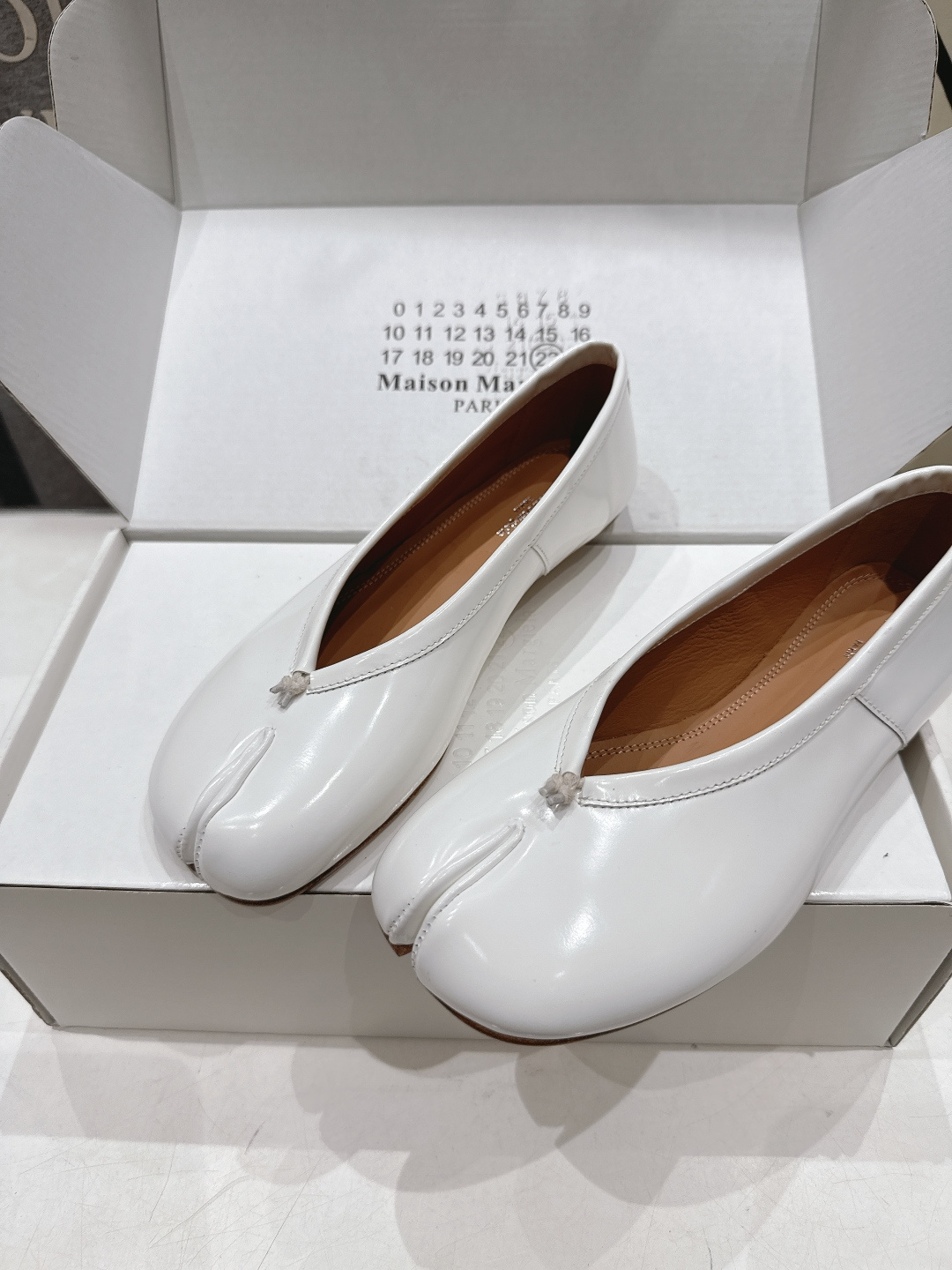 高版本出厂    MM6【Maison Magical】马吉拉2026ss官方同步新品最近超级火的平底分