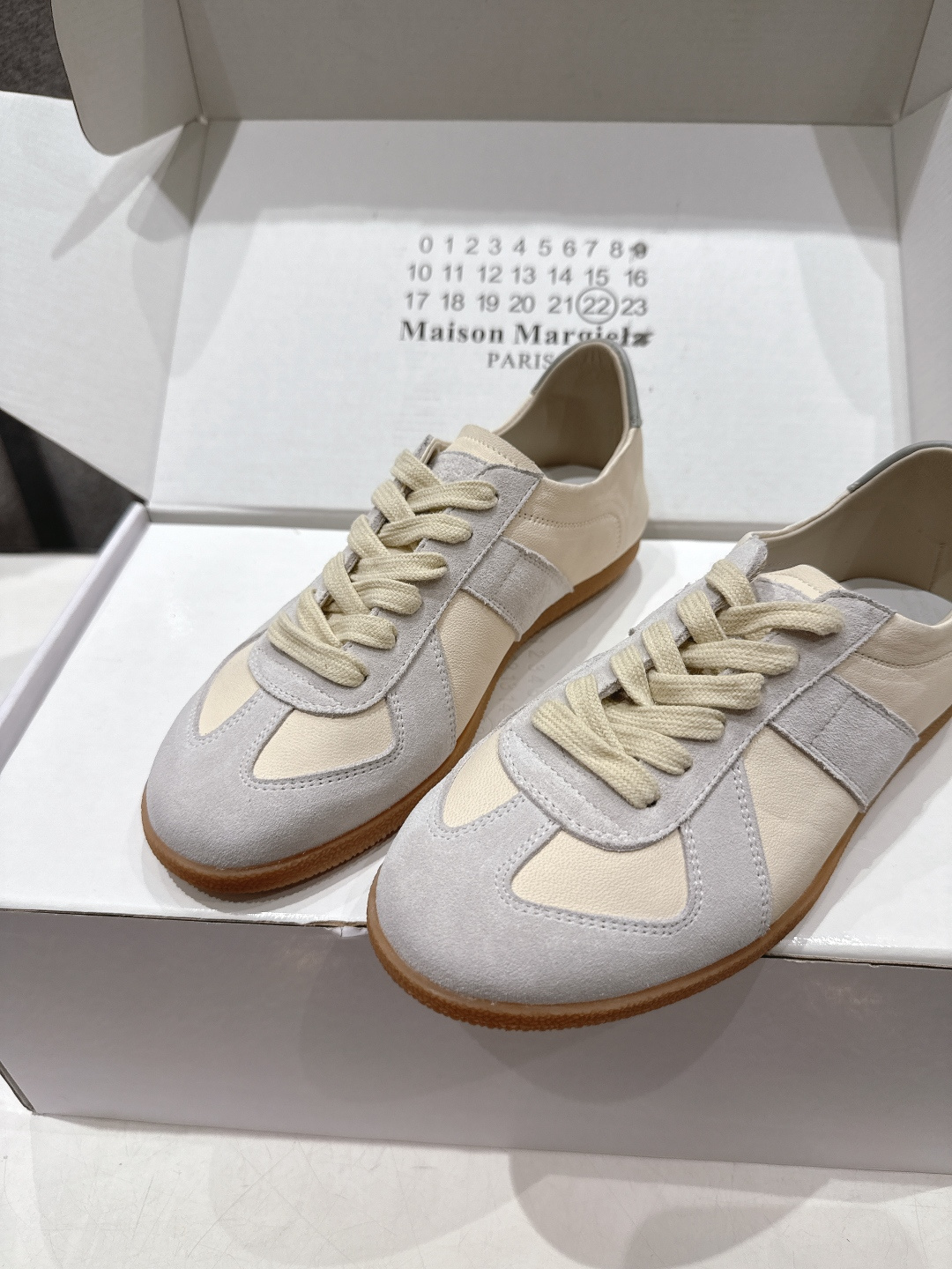 高版本出厂 情侣款  Maison Margiela 马吉拉MM6新款休闲鞋板鞋德训鞋...顶级品质 新