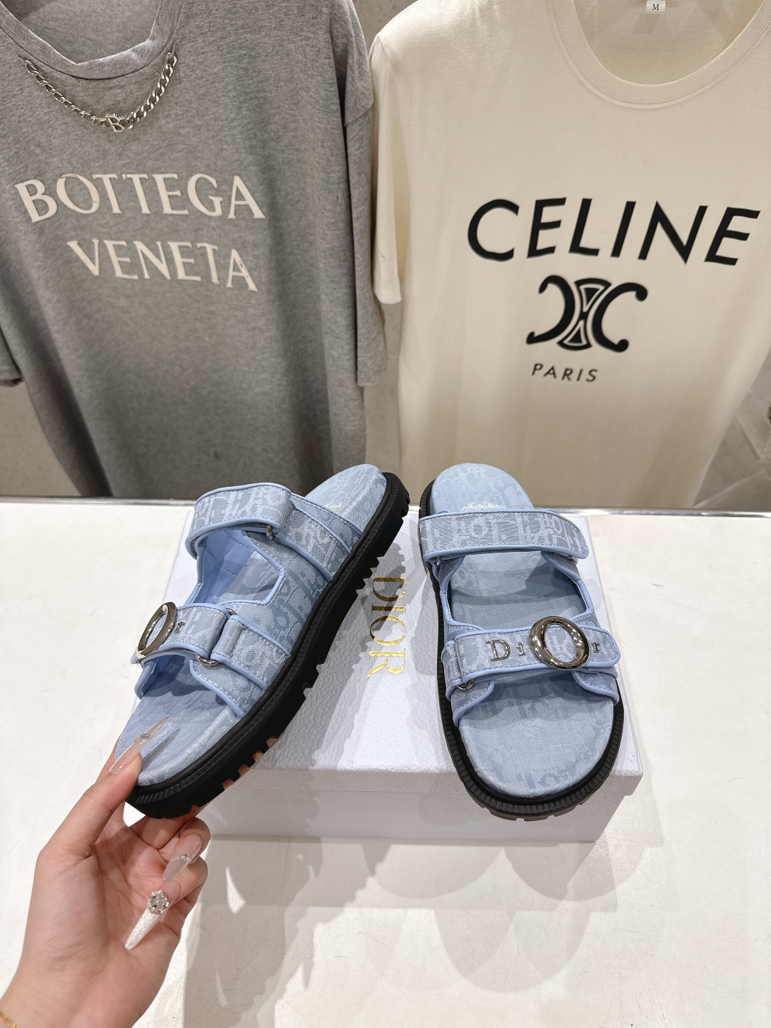 高版本出厂 【高品质】Dior*迪奥F019 D家2026ss春夏新款魔术贴平底沙滩拖鞋～经典版型 搭配