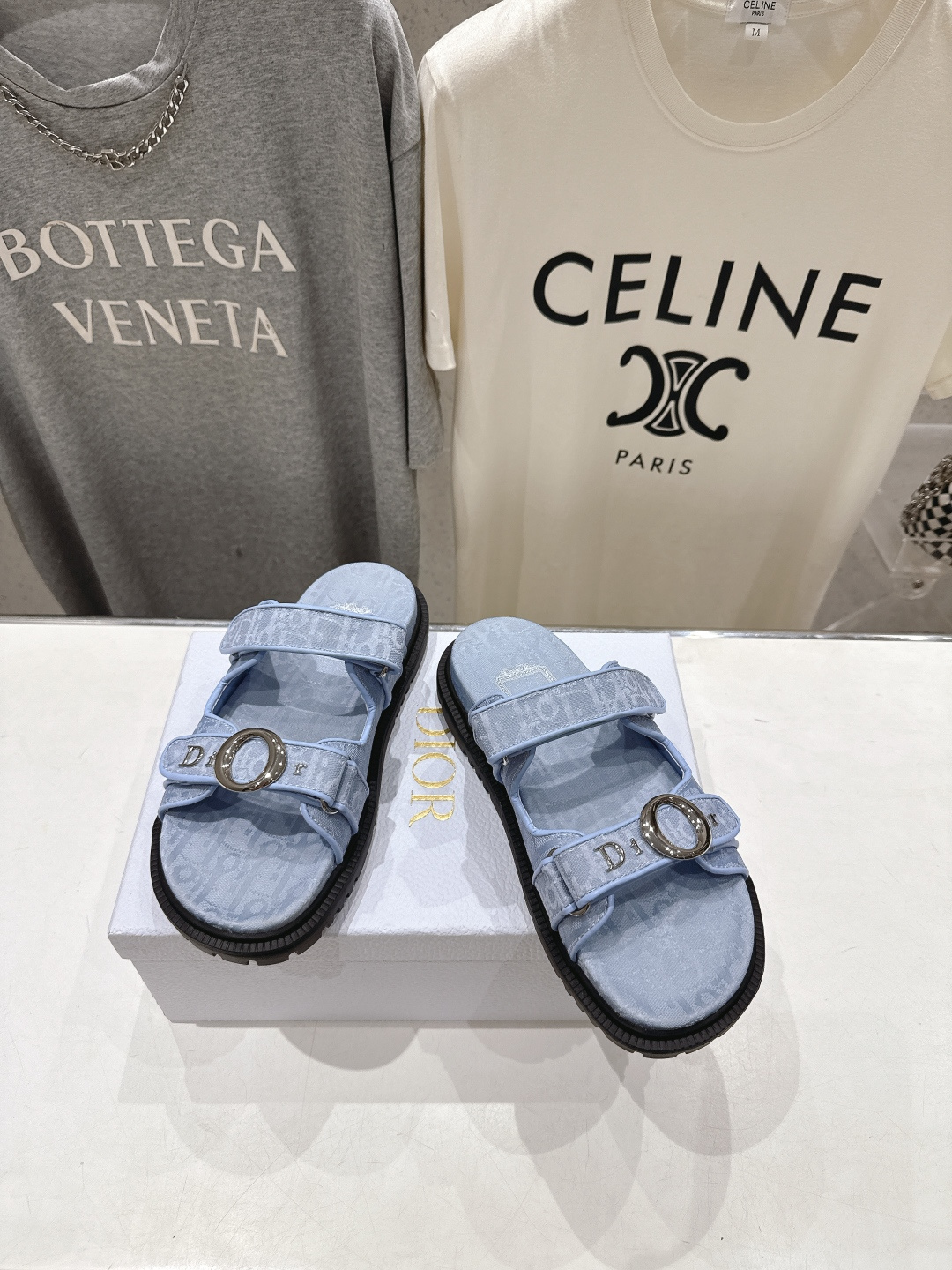 高版本出厂 【高品质】Dior*迪奥F019 D家2026ss春夏新款魔术贴平底沙滩拖鞋～经典版型 搭配