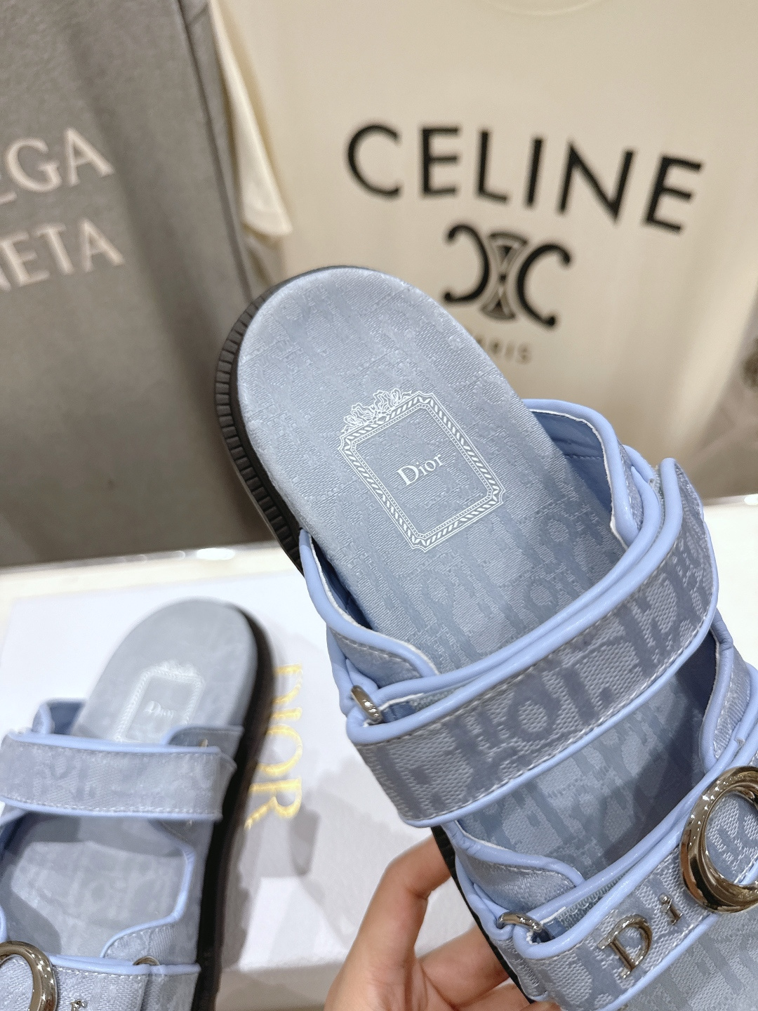 高版本出厂 【高品质】Dior*迪奥F019 D家2026ss春夏新款魔术贴平底沙滩拖鞋～经典版型 搭配
