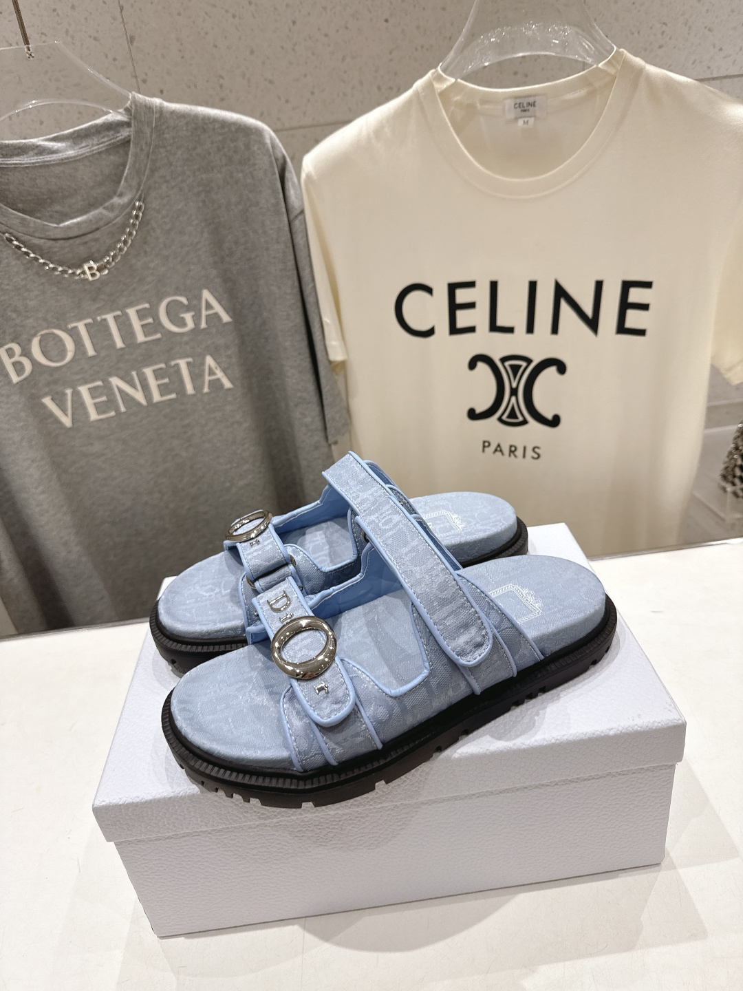 高版本出厂 【高品质】Dior*迪奥F019 D家2026ss春夏新款魔术贴平底沙滩拖鞋～经典版型 搭配