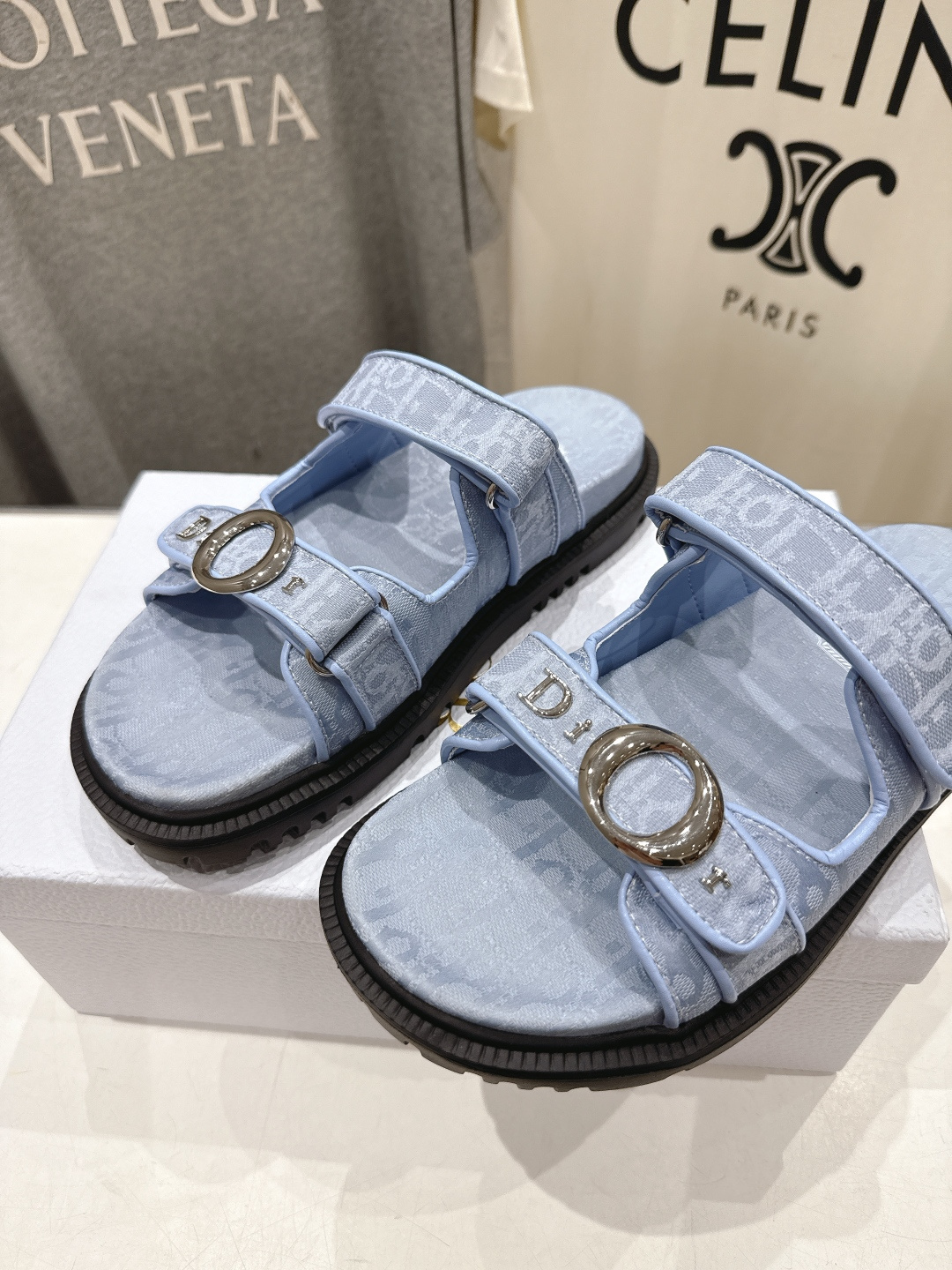 高版本出厂 【高品质】Dior*迪奥F019 D家2026ss春夏新款魔术贴平底沙滩拖鞋～经典版型 搭配