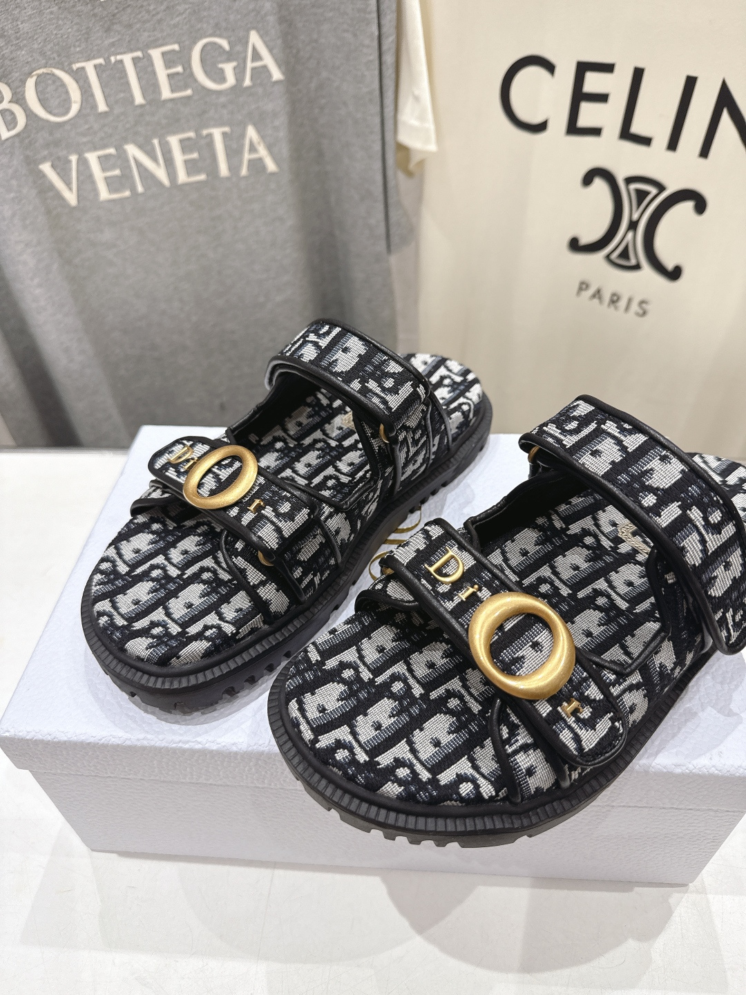 高版本出厂 【高品质】Dior*迪奥F019 D家2026ss春夏新款魔术贴平底沙滩拖鞋～经典版型 搭配