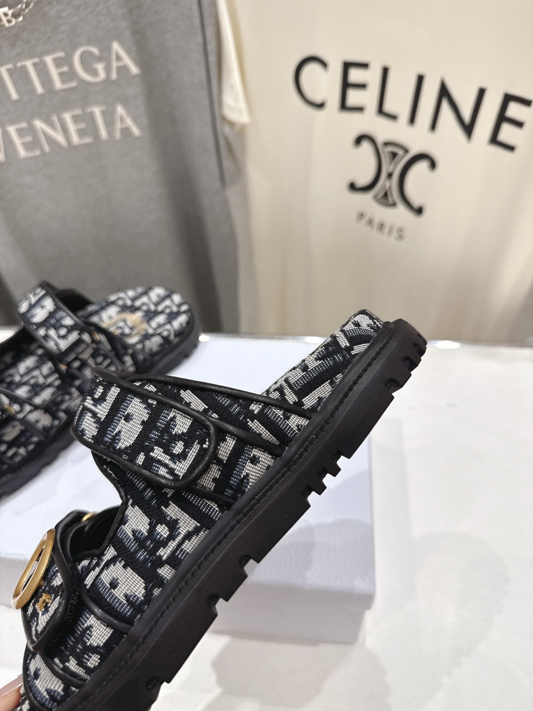 高版本出厂 【高品质】Dior*迪奥F019 D家2026ss春夏新款魔术贴平底沙滩拖鞋～经典版型 搭配
