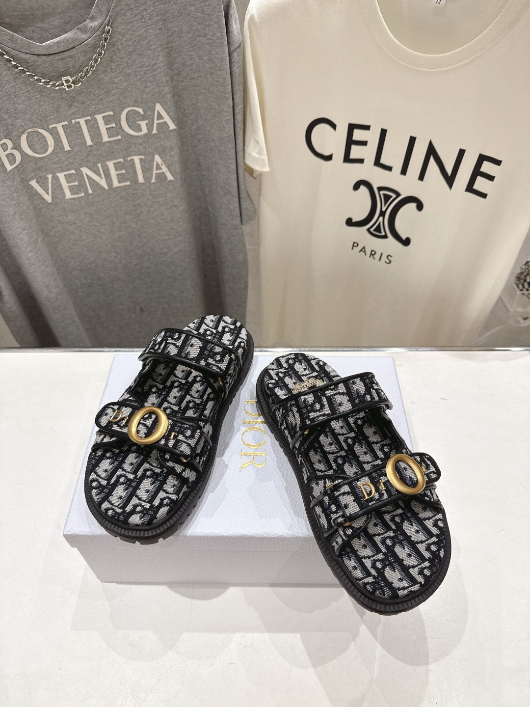 高版本出厂 【高品质】Dior*迪奥F019 D家2026ss春夏新款魔术贴平底沙滩拖鞋～经典版型 搭配
