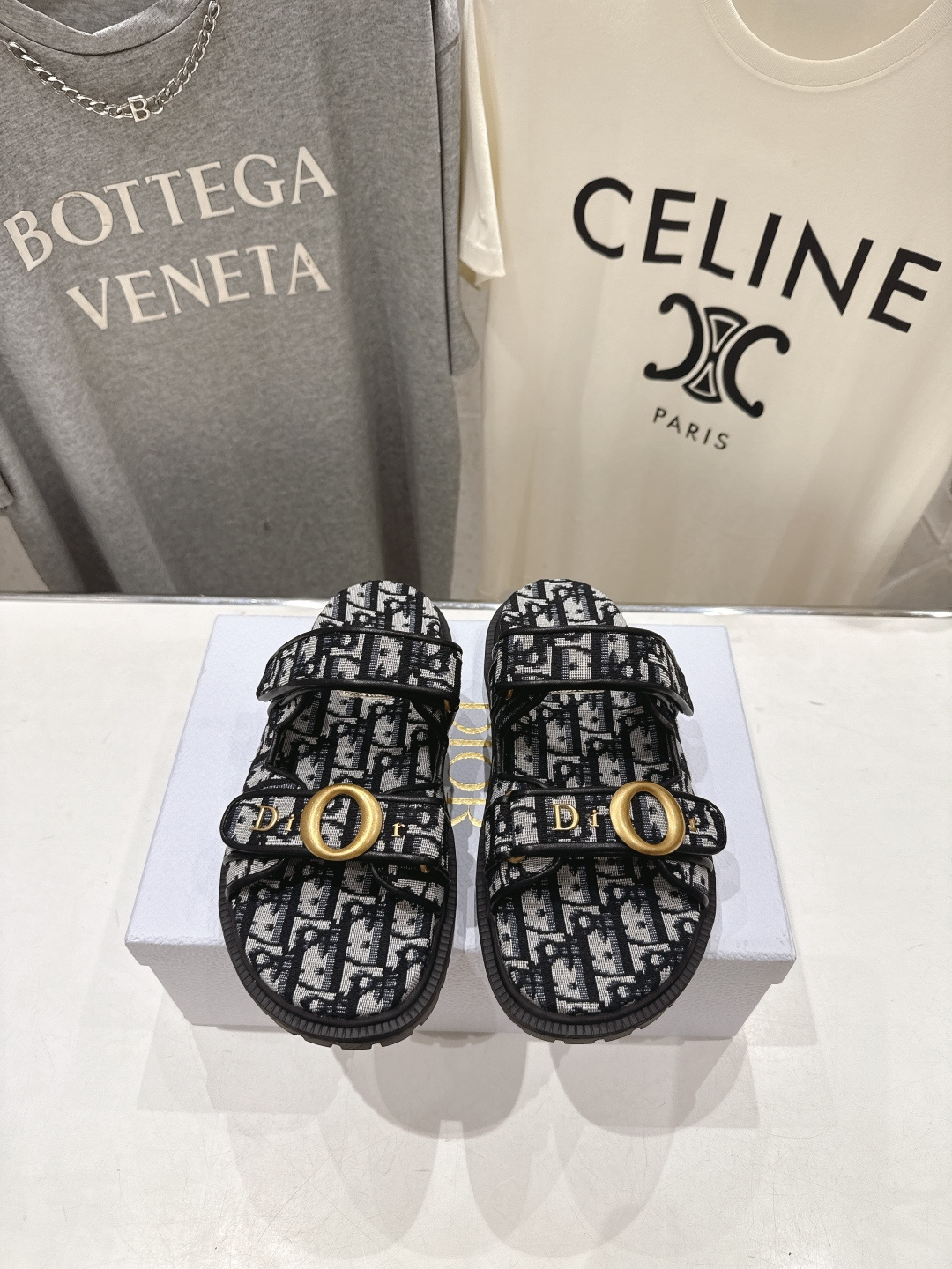高版本出厂 【高品质】Dior*迪奥F019 D家2026ss春夏新款魔术贴平底沙滩拖鞋～经典版型 搭配