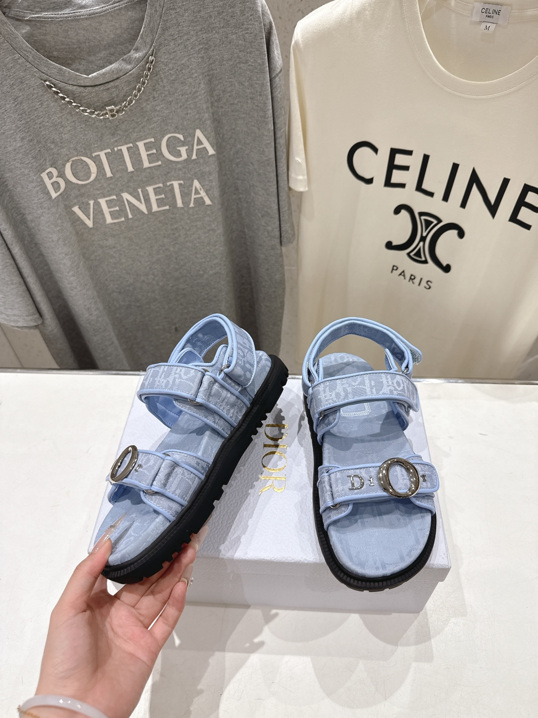 高版本出厂 【高品质】Dior*迪奥F019 D家2026ss春夏新款魔术贴平底沙滩凉鞋～经典版型 搭配