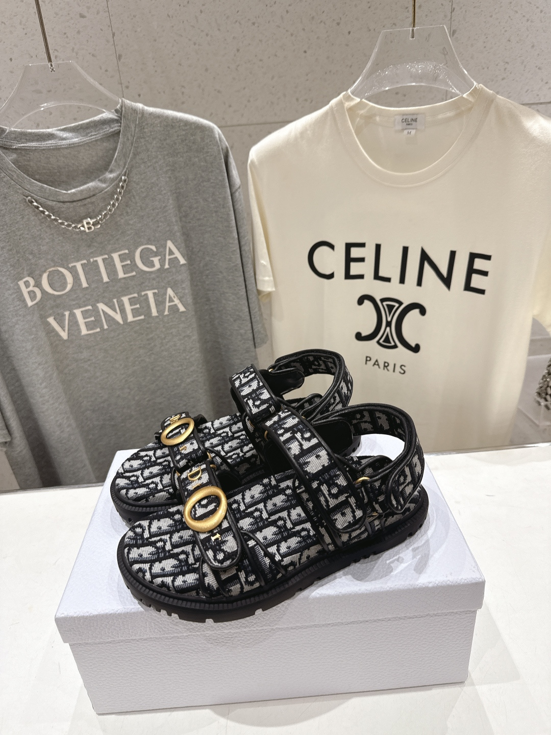 高版本出厂 【高品质】Dior*迪奥F019 D家2026ss春夏新款魔术贴平底沙滩凉鞋～经典版型 搭配