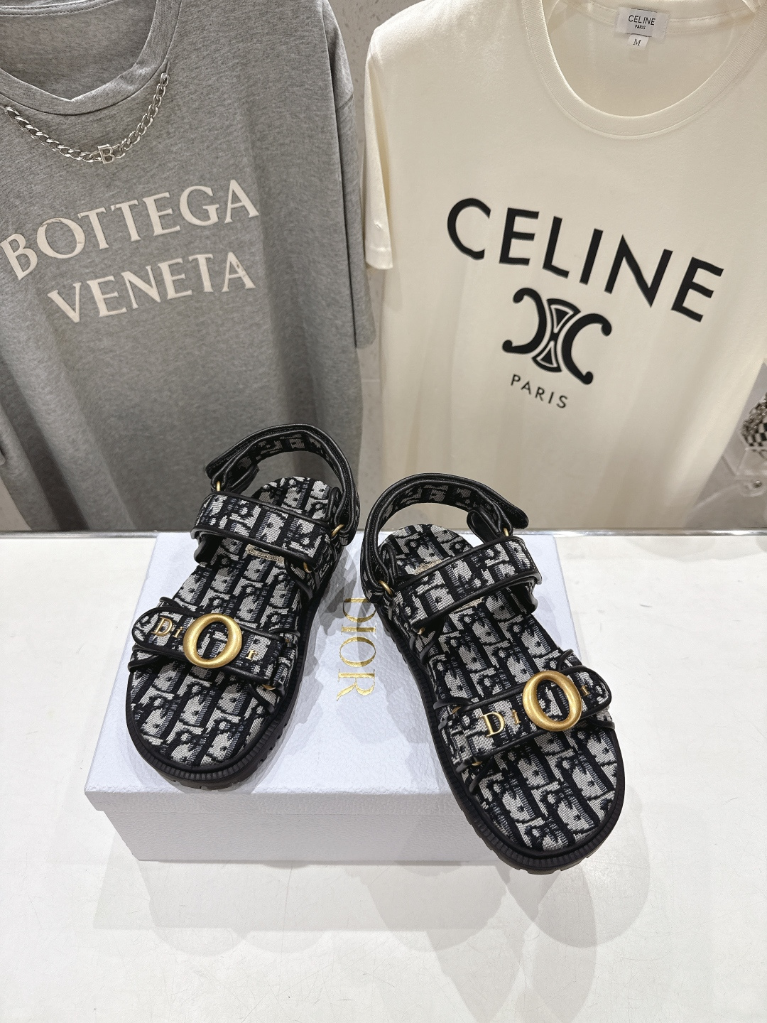 高版本出厂 【高品质】Dior*迪奥F019 D家2026ss春夏新款魔术贴平底沙滩凉鞋～经典版型 搭配