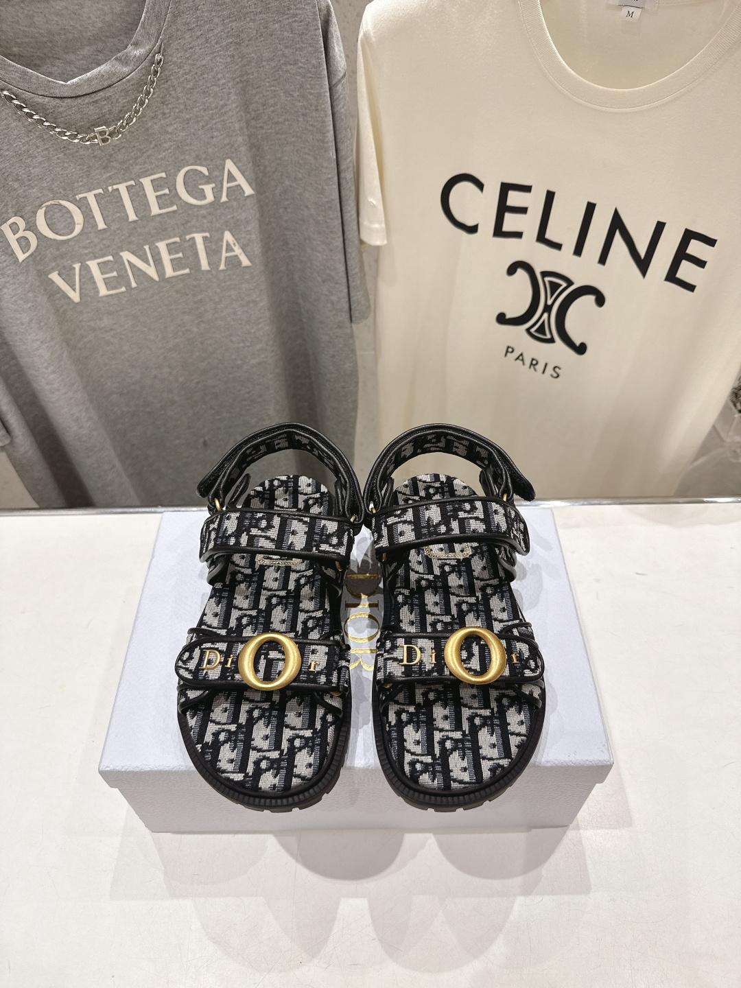 高版本出厂 【高品质】Dior*迪奥F019 D家2026ss春夏新款魔术贴平底沙滩凉鞋～经典版型 搭配