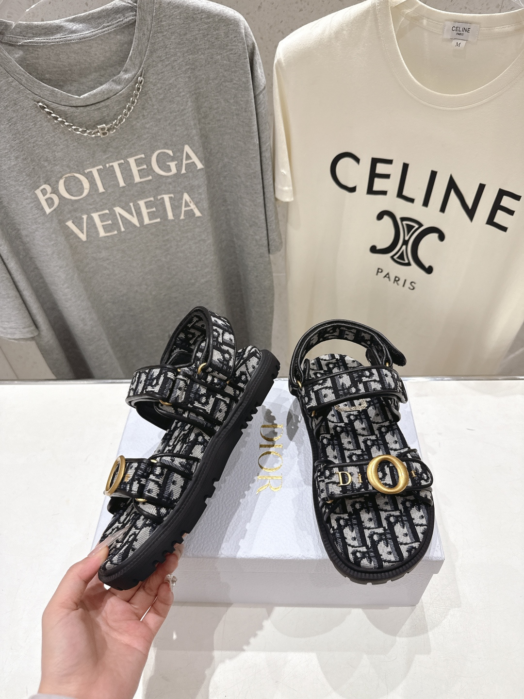 高版本出厂 【高品质】Dior*迪奥F019 D家2026ss春夏新款魔术贴平底沙滩凉鞋～经典版型 搭配