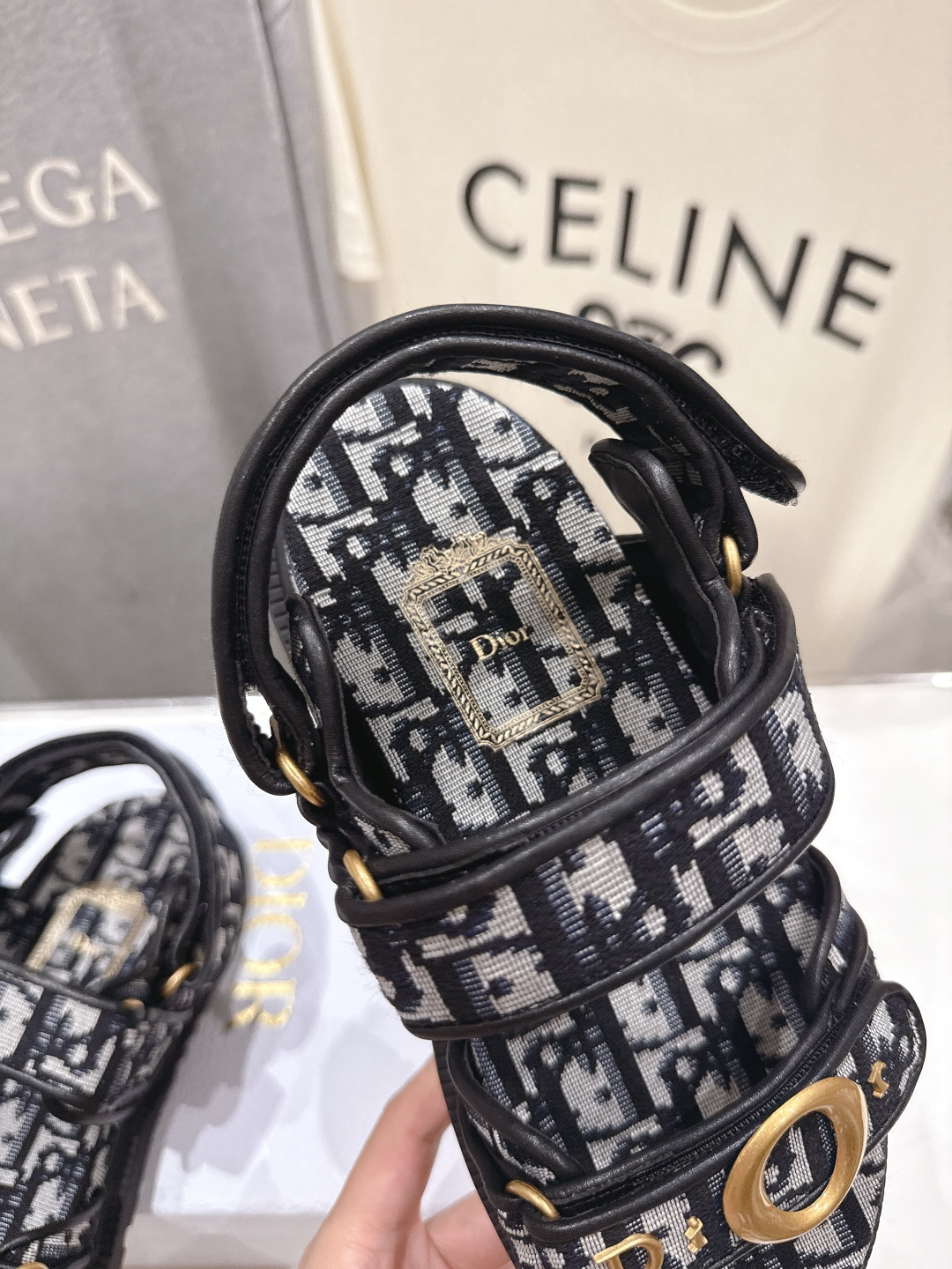 高版本出厂 【高品质】Dior*迪奥F019 D家2026ss春夏新款魔术贴平底沙滩凉鞋～经典版型 搭配