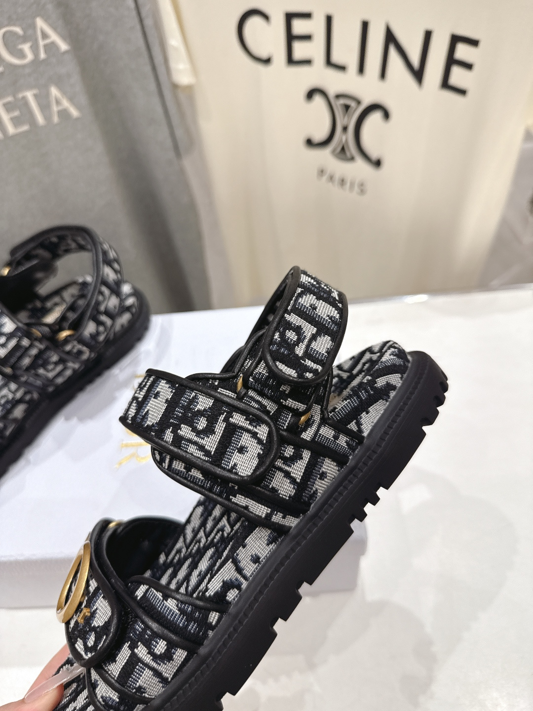 高版本出厂 【高品质】Dior*迪奥F019 D家2026ss春夏新款魔术贴平底沙滩凉鞋～经典版型 搭配