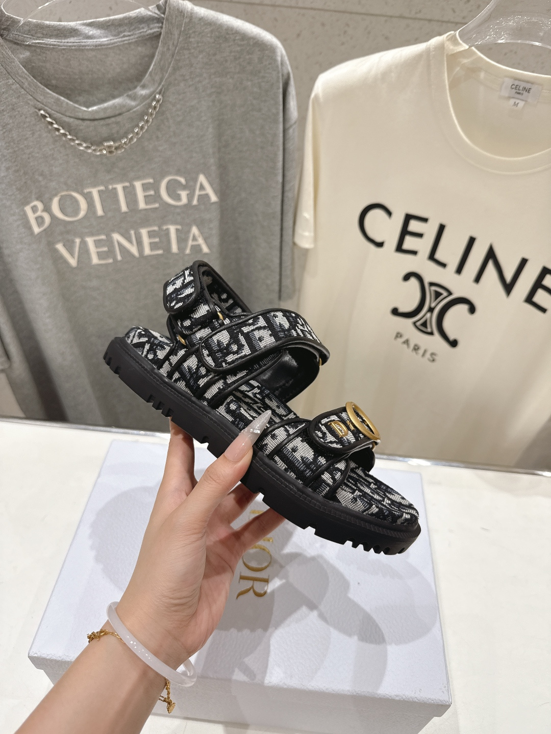 高版本出厂 【高品质】Dior*迪奥F019 D家2026ss春夏新款魔术贴平底沙滩凉鞋～经典版型 搭配