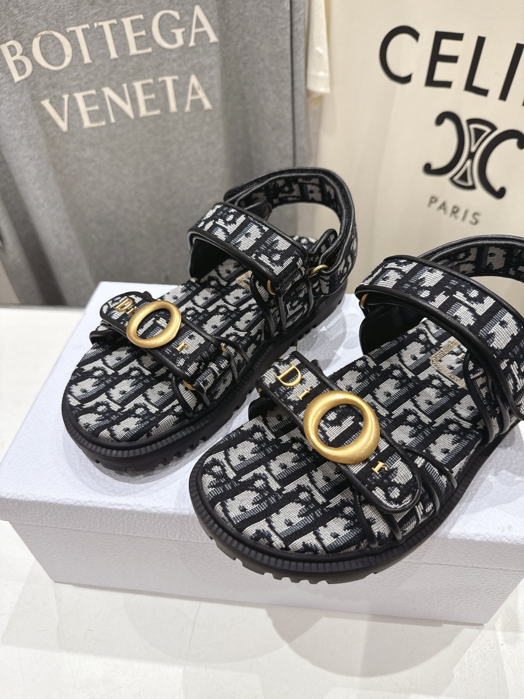 高版本出厂 【高品质】Dior*迪奥F019 D家2026ss春夏新款魔术贴平底沙滩凉鞋～经典版型 搭配
